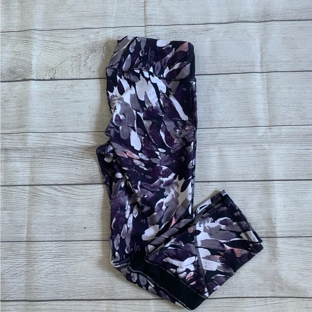 GAIAM Abstract Purple and Black Women’s Cropped Leggings - Picture 5 of 8